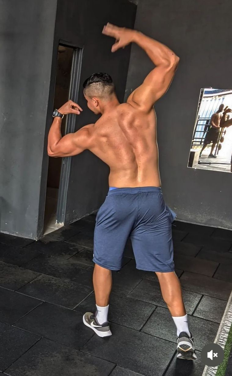 Wesley Marques posando após um treino